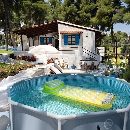 Nyaraló Sani Pine Száni-part